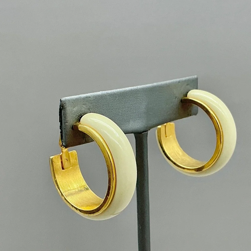 Vintage Avon Earrings Off White Enamel Gold Tone Hoop Clip On 1.5